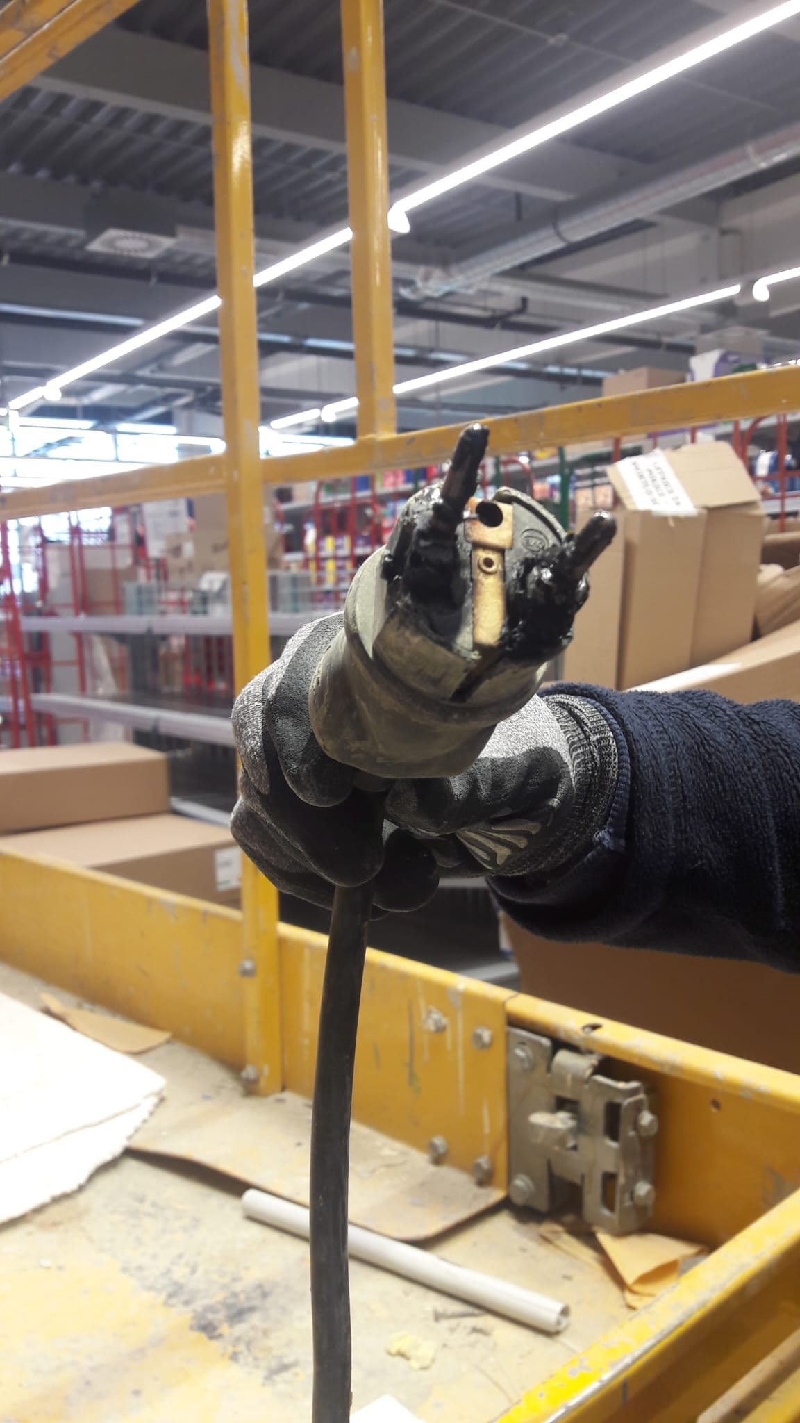 Nepropisno izveden električni priključak u objektu